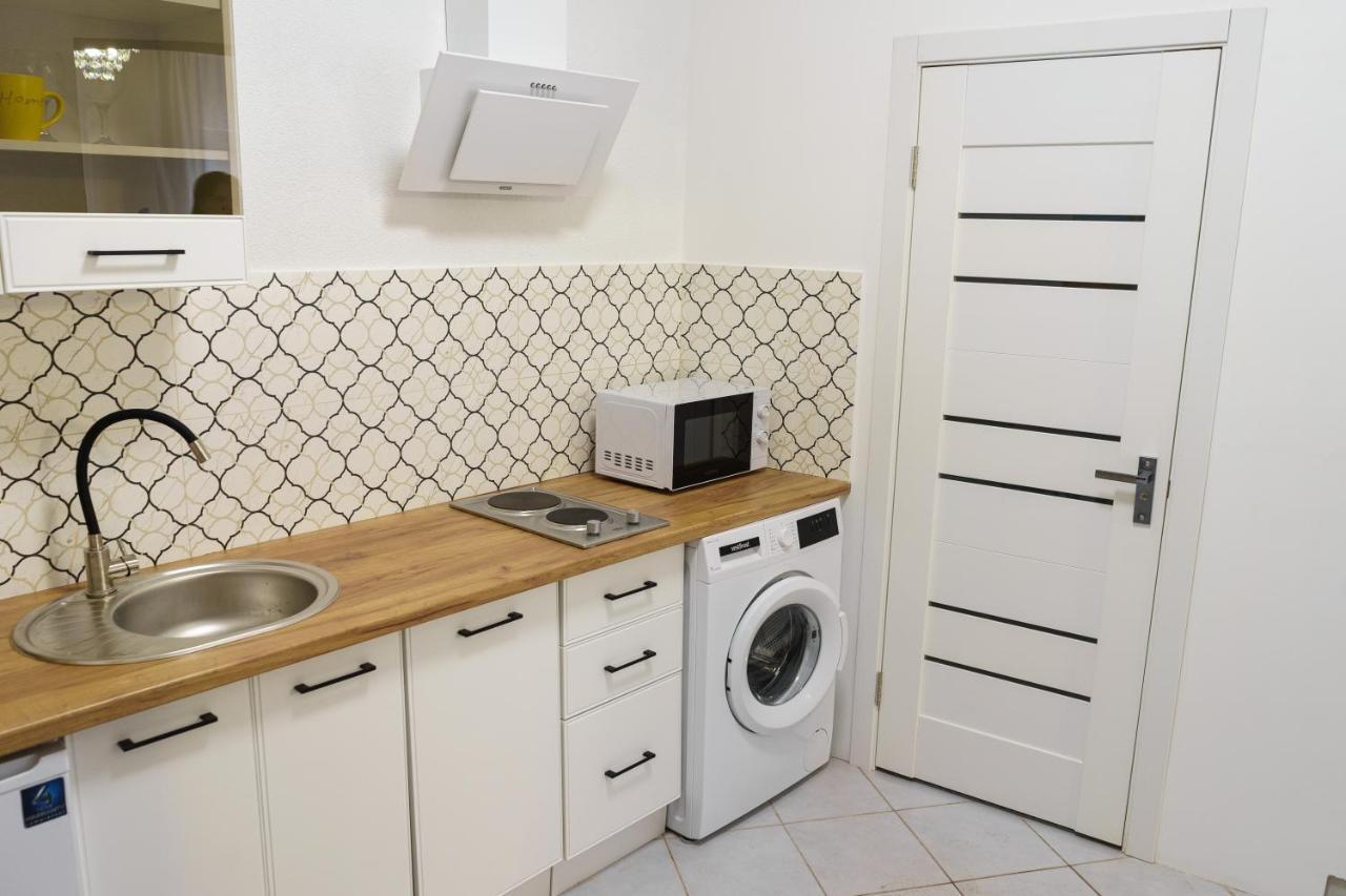 Charming Apartments In The Heart Of Lviv - Valova, Nasypna Str Extérieur photo