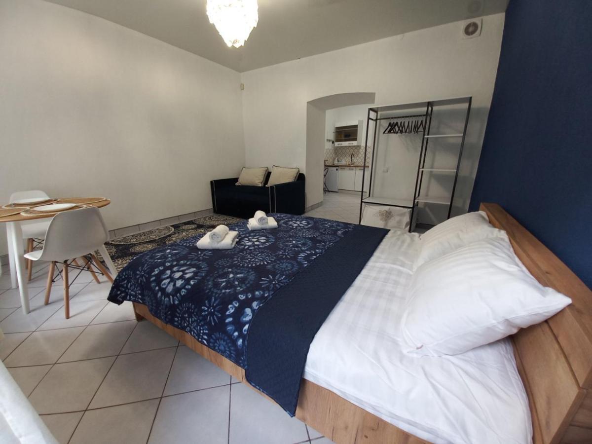 Charming Apartments In The Heart Of Lviv - Valova, Nasypna Str Extérieur photo